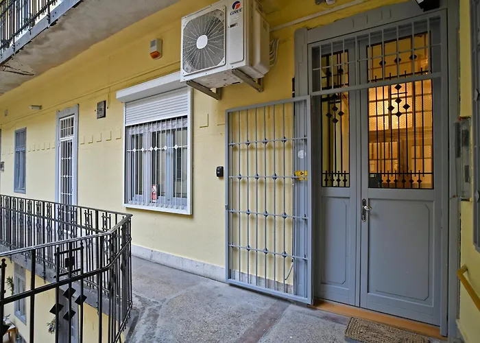 Luxuryflat Near Centre On118 Sqm, 3br,2bth,8bed,ac * Budapest