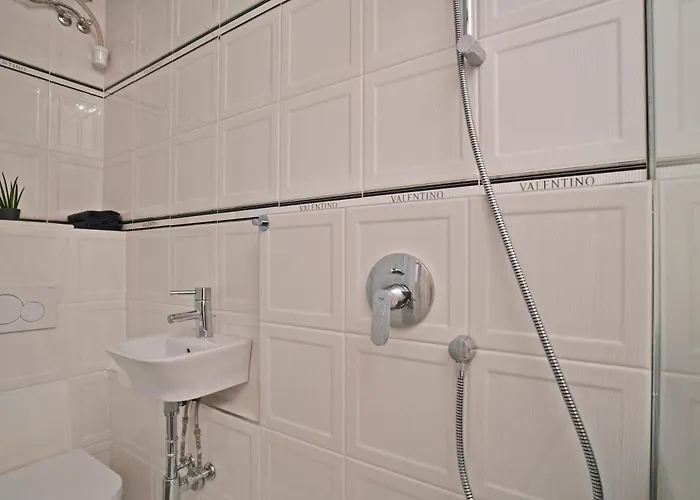 Luxuryflat Near Centre On118 Sqm, 3br,2bth,8bed,ac *