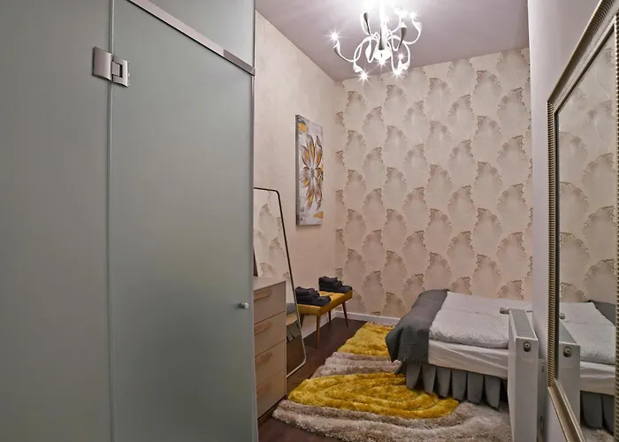 Luxuryflat Near Centre On118 Sqm, 3br,2bth,8bed,ac
