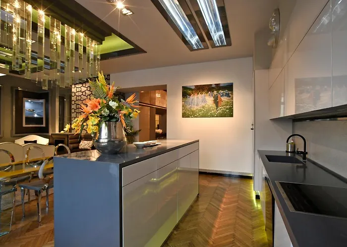 Luxuryflat Near Centre On118 Sqm, 3br,2bth,8bed,ac Будапешт