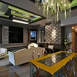 Apartamento Luxuryflat Near Centre On118 Sqm, 3br,2bth,8bed,ac *