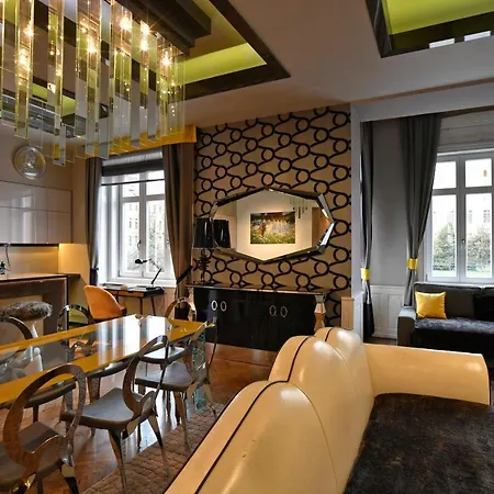 Luxuryflat Near Centre On118 Sqm, 3br,2bth,8bed,ac * Budapeszt