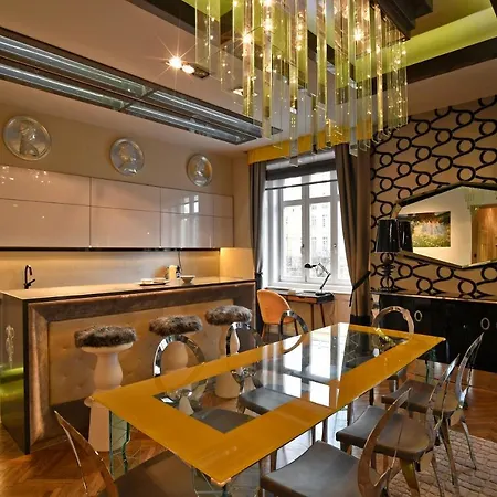 Luxuryflat Near Centre On118 Sqm, 3br,2bth,8bed,ac * Budapest