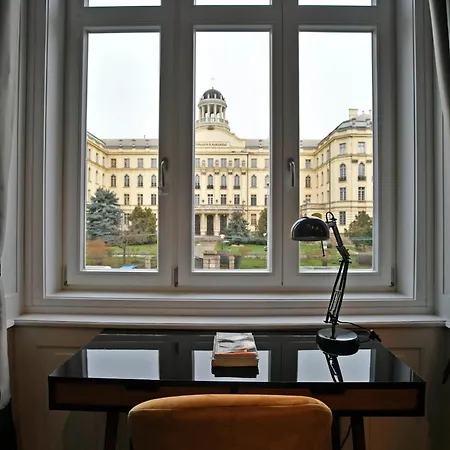 Apartament Luxuryflat Near Centre On118 Sqm, 3br,2bth,8bed,ac Budapeszt