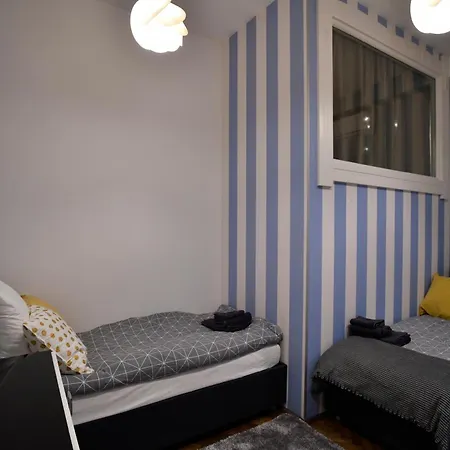 Luxuryflat Near Centre On118 Sqm, 3br,2bth,8bed,ac