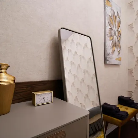 Apartment Luxuryflat Near Centre On118 Sqm, 3br,2bth,8bed,ac *