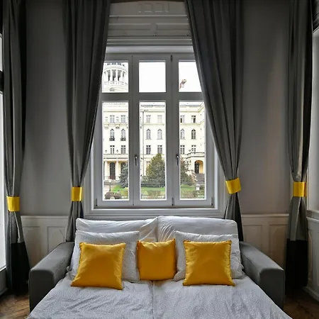 Apartment Luxuryflat Near Centre On118 Sqm, 3br,2bth,8bed,ac *