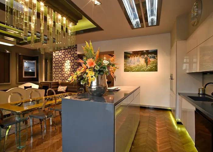 Luxuryflat Near Centre On118 Sqm, 3br,2bth,8bed,ac