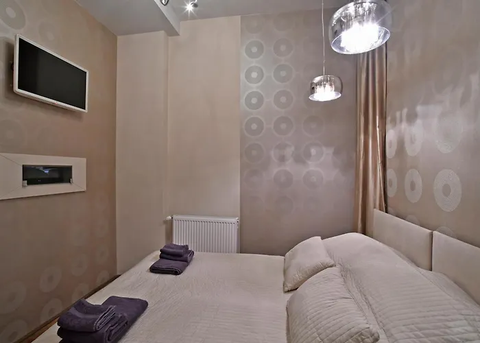 Apartament Luxuryflat Near Centre On118 Sqm, 3br,2bth,8bed,ac