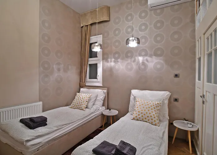 Apartament Luxuryflat Near Centre On118 Sqm, 3br,2bth,8bed,ac