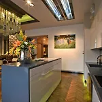 Luxuryflat Near Centre On118 Sqm, 3br,2bth,8bed,ac Budapeşte