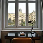 Daire Luxuryflat Near Centre On118 Sqm, 3br,2bth,8bed,ac Budapeşte